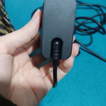 Lenovo Bilgisayar Lenovo Type-c Şarj Aleti Bulunmuyor