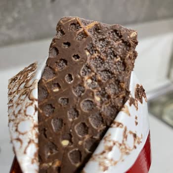 Ülker Çikolatalı Gofret Üstü Küflenmiş Gibi