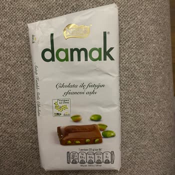 Kırık, Kırılan Parçası İçinde Olmayan Nestle Marka Çikolata.