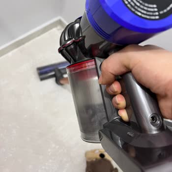 Dyson V8 Süpürge Parmağımı Nasır Etti
