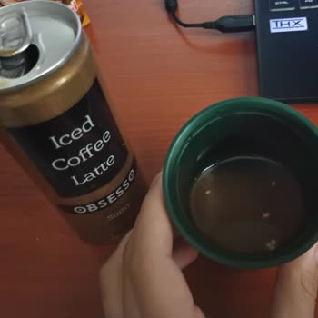 Obsesso Sütlü Soğuk Kahve İçerisinden Beyaz Bilinmeyen Nesneler