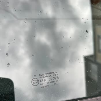 Olimpia Oto Camları Yetkili Serviste Ön Cam Değişimi Sonrası Yaşanan Sorun