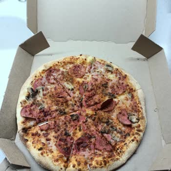 Domino's Pizza Soğuk Geldi Şubeyi Aradığımda Bahaneler Üretildi.