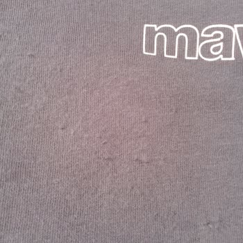 Mavi Sweatshirt Rengi Ve Kolunda Leke Çıktı Yıkayınca İplik Leri Çıktı