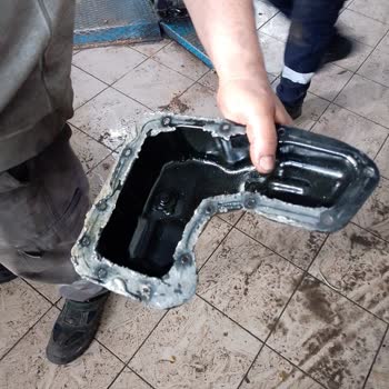 Peugeot 208 Yağ Damlatma