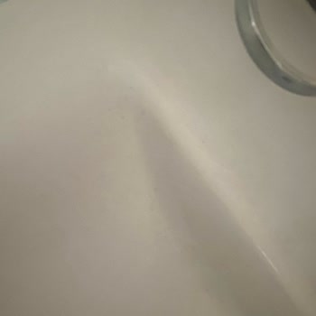 Turkuaz Seramik Lavaboların Her Yerinde Çatlaklar Oluştu