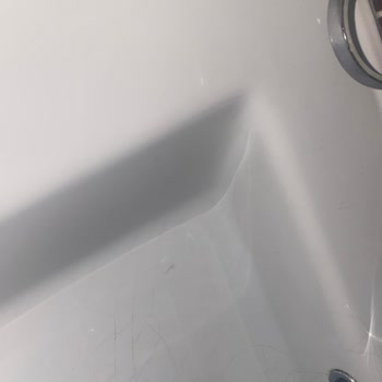 Turkuaz Seramik Lavaboların Her Yerinde Çatlaklar Oluştu