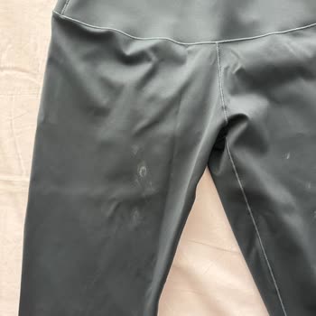 Oysho Giyim Taytım Kendi Kendine Lekelendi Ve Çıkmıyor