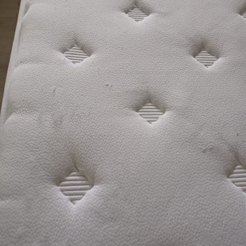 Hoover Ultra Vortex Yatak İplerini Söküyor