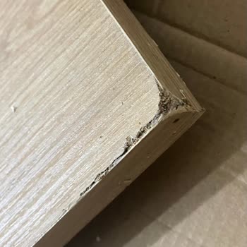 Vivense Hasarlı Yemek Masası