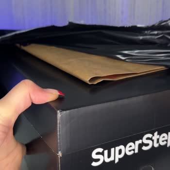 SuperStep Hediye Olacak 3.700₺ Lik Ayakkabının Kutusu Yok. Bilgi Veren De Yok