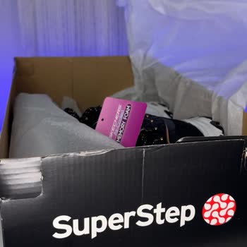 SuperStep Hediye Olacak 3.700₺ Lik Ayakkabının Kutusu Yok. Bilgi Veren De Yok