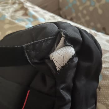 Samsonite Marka Kendi Ağırlığı İle Yırtılan Çanta