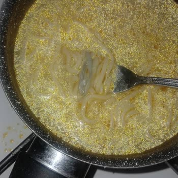 indomie Noodlenin İçerisinden Siyah Şeyler Çıktı