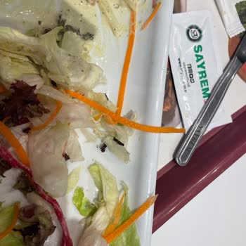 Sayrem Salata İle Toprak Yersiniz