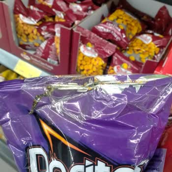 BİM Ve Bantla Kapatılan Doritos Paketi