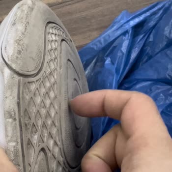 Lacoste Ayakkabı Mağduriyeti. Kullanıcı Hatası Deyip Geçiştiriyorlar