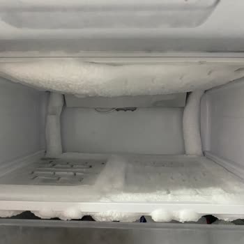 Arçelik Derin Dondurucu Buz Yapıyor