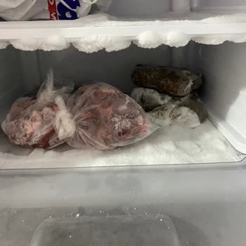 Arçelik Derin Dondurucu Buz Yapıyor