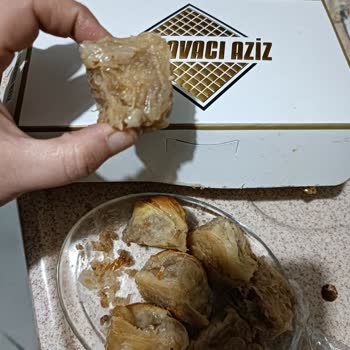 Baklavacı Aziz'den Alınan Baklava Altı Pişmemiş Hamur