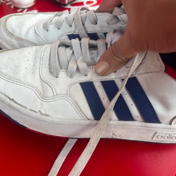 Adidas 1600 TL'lik Ayakkabının Kısa Sürede Yırtılması!