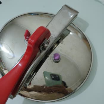 Lines Düdüklü Tencere Hava Kaçağı Ve Yanlış Kapak Sorunu