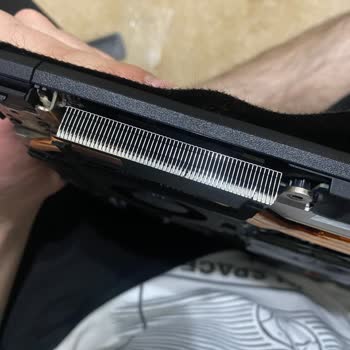 Monster Notebook PC Fanlarda Yamukluk Ve Kırık