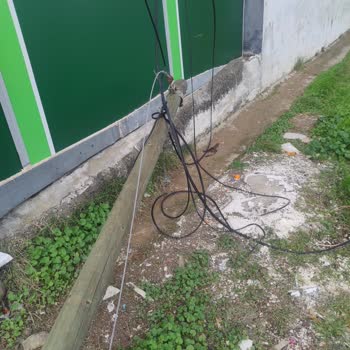 Türk Telekom Tehlikeye Sebep Olacak Yıkılan Direk
