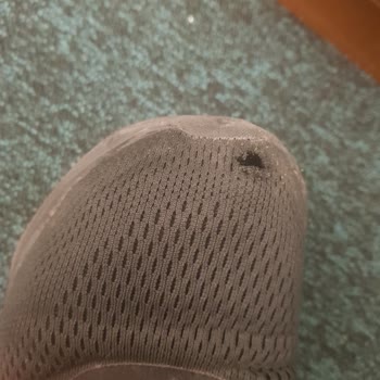 Adidas Yırtık Ayakkabı Hızlıca Yırtılan Ayakkkabı