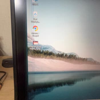 Lenovo Laptop Menteşe Arızası Ve Ekran Kırılması