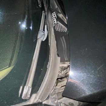 BMW Cam Altı Ve Kaput Altı Plastik Aksam