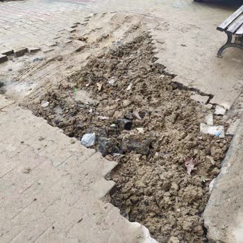 İBB - İstanbul Büyükşehir Belediyesi Su Arızası Onarıldı. Yol Onarılmadı