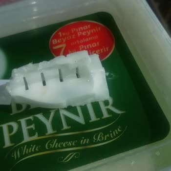 Pınar Et ve Süt 1kg Tam Yağlı Beyaz Peynirden Yabancı Cisim Çıkması