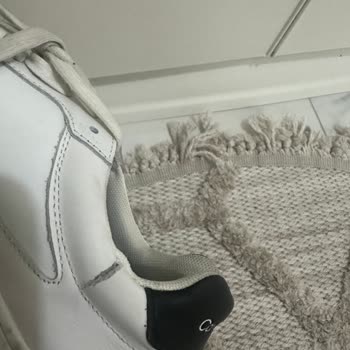 Calvin Klein Asla Ürünlerinin Arkasında Değil Pişmanlıktır