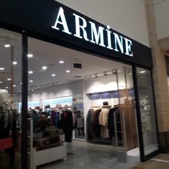 Armine Şişme Kaban İçindeki Tüylerin Çıkması Ve Kıyafetlere Yapışma