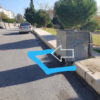 İzmir Büyükşehir Belediyesi Kaldırımlar Kesintisiz Yayalara Kalsın...