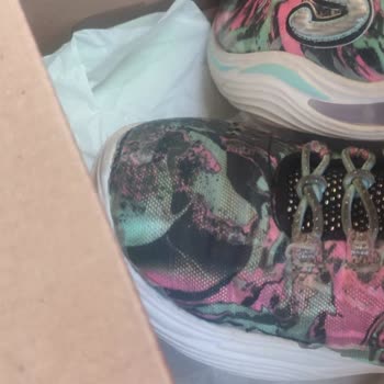 Boyner'den Aldığım Skechers Marka Ayakkabı 20 Günde Yırtıldı