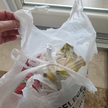 Çağdaş Marketler Market Poşetlerinin Dayanıksızlığı Üzerine Şikayet