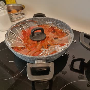 Emsan Mutfak Tencere Kapağı Bomba Gibi Patladı