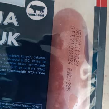 Başyazıcı Kalitesiz Bozuk Sucuk Satıyor