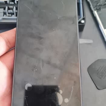 Tokgöz İletişim Orijinal Denilip Bozuk Ekran Gönderildi