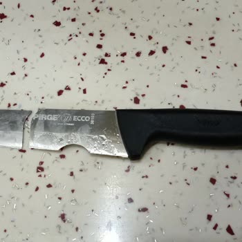 Pirge Bıçak Oyuncak Bıçak Gibi İkiye Ayrıldı Sapı Elimizde Kaldı