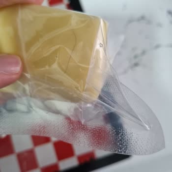 Migros Peynirin İçinden Kıl Çıktı