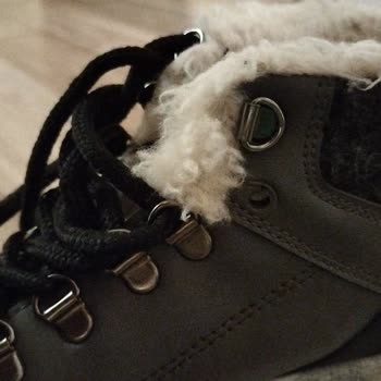 FLO Ayakkabı Mağazasından Alındı Ertesi Gün Giyilecek Hali Kalmadı