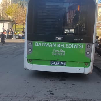 Batman Belediyesi Durağa Gelmeyip Yürümek Zorunda Kaldık