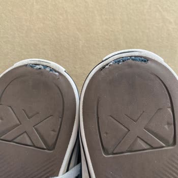 Converse Ayakkabı Garanti Kapsamında Değişimi Yapılmadı