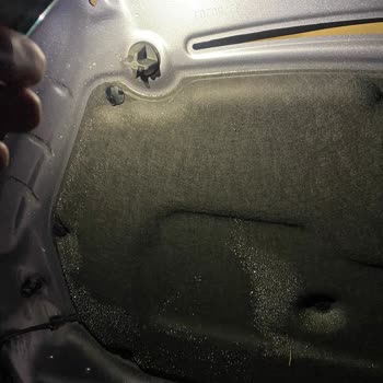 Peugeot 2008 Kaput İçerisi Kar Aldı