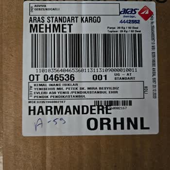 Aras Kargo Ürünümü Paramparça Şekilde Sokağa Bırakarak Gitti