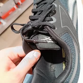 FLO Ayakkabı FLO Mağazasından Aldığım Reebok Marka Ayakkabılar Deforme Oldu