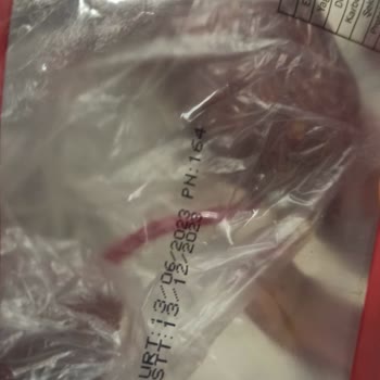 Groseri Tarihi Geçik Ürün Satıyor